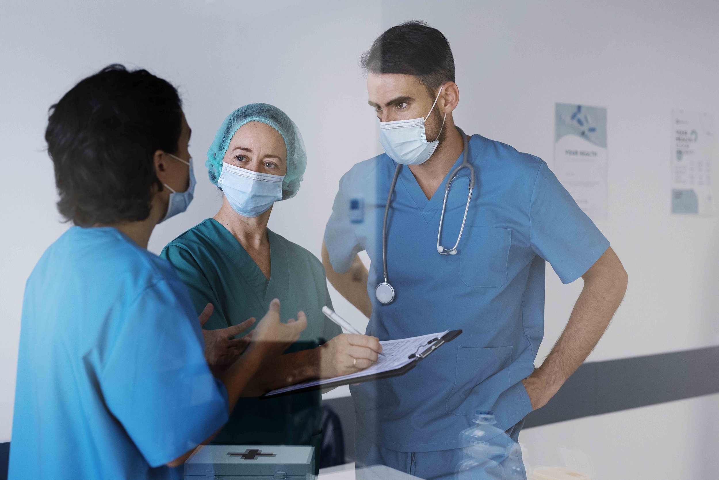 How Internal Medicine Doctors Tackle Acute Illnesses: Diagnosis, Treatment, and Support